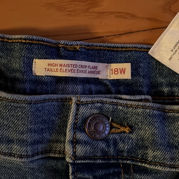 New with Tags Levi’s High Waisted Crop Flare size 18 - Picture 4 of 8